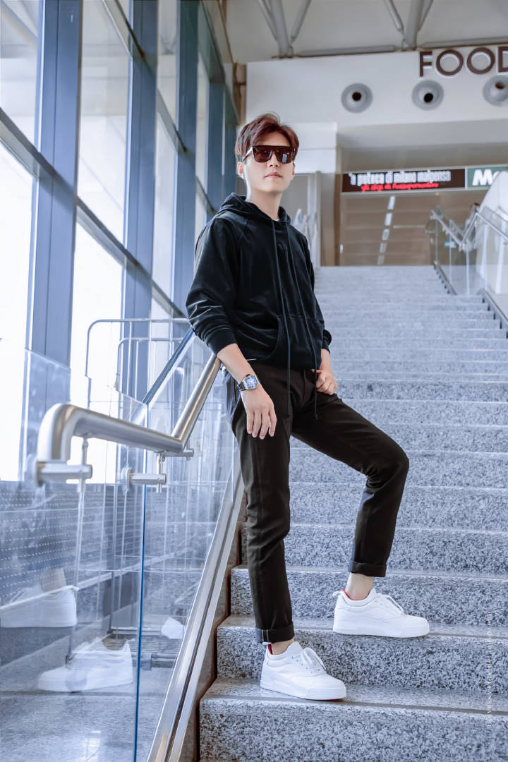 靳东欧巴照片,靳东机场帅气出场视频