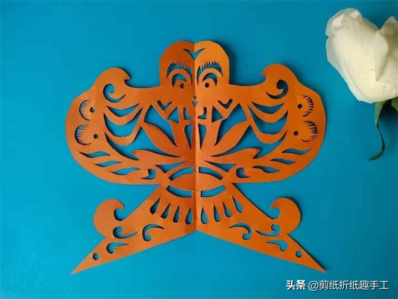 “大鹏一日同风起,扶摇直上九万里”,分享风筝剪纸教程