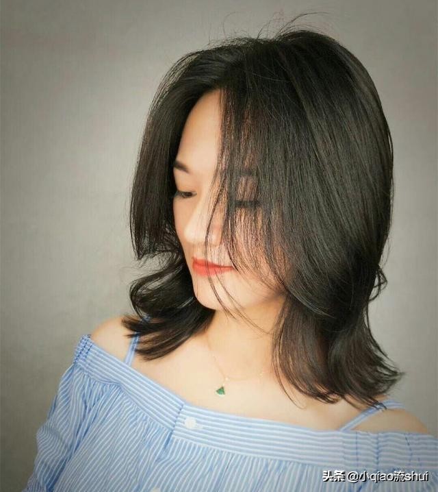 圆脸女锁骨好看还是齐肩发好看,齐肩锁骨发大圆脸适合什么头发