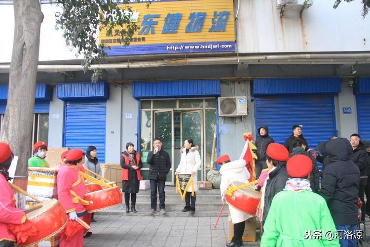 巩义市新华路街道“流动红黑旗”评比促使商户文明经营蔚然成风