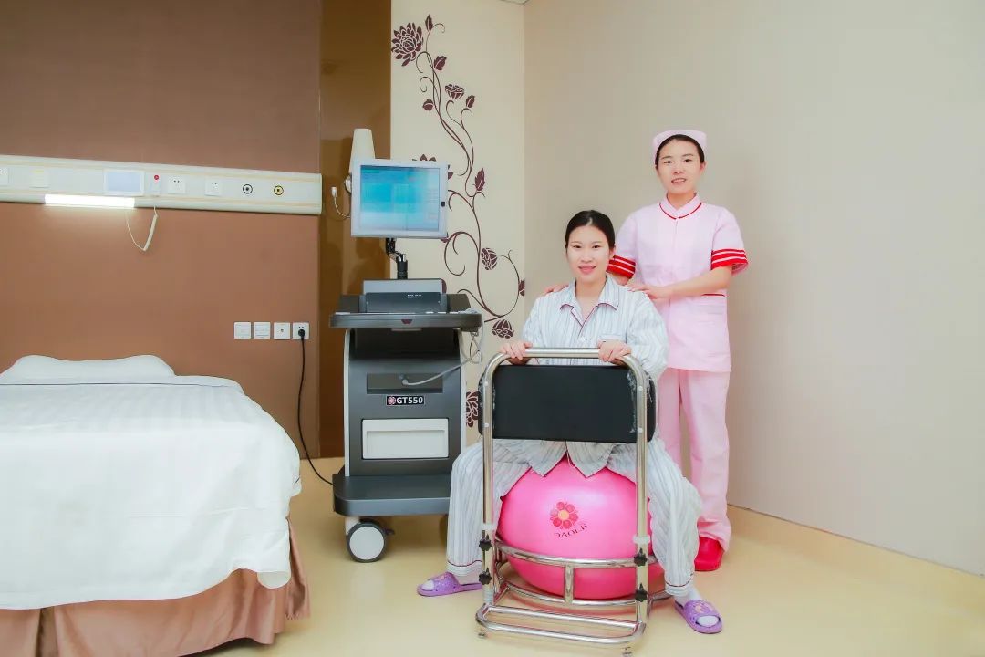 学习正常分娩指南,优化孕妇在产程和分娩中的体验,维护产妇尊严