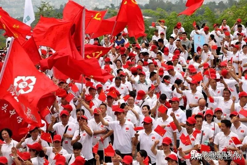 我叫成县，这是我2019年的自拍照