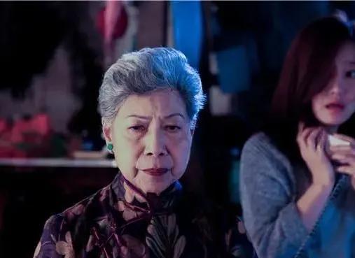 还记得“神婆专业户”罗兰吗？85岁的她如今过得怎么样