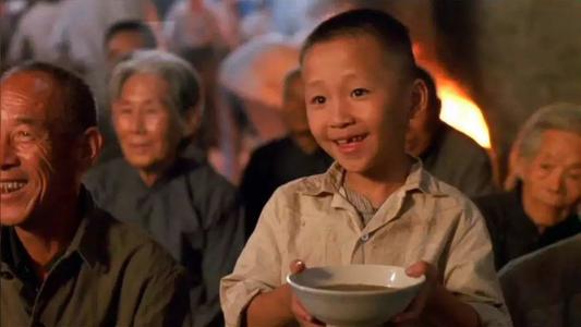 余华为什么能和年轻人产生共鸣,从四要素分析余华的活着