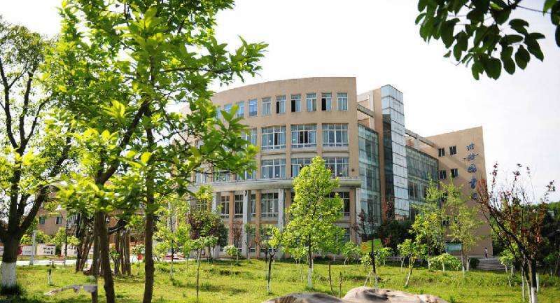 青春永不散场永远热泪盈眶,青春永不散场友谊长存