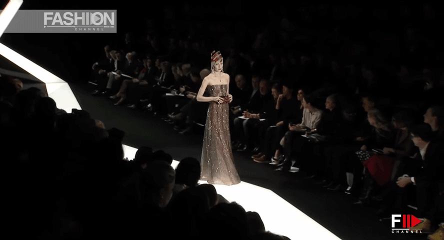 女明星红毯造型少不了它？网友：论优雅，还得是Armani的设计