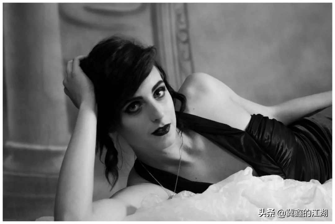 百万美元的*交性**易，你选择相信人性，还是爱情？