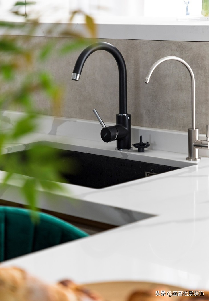 130平轻奢暖色风格,130平暗灰风格