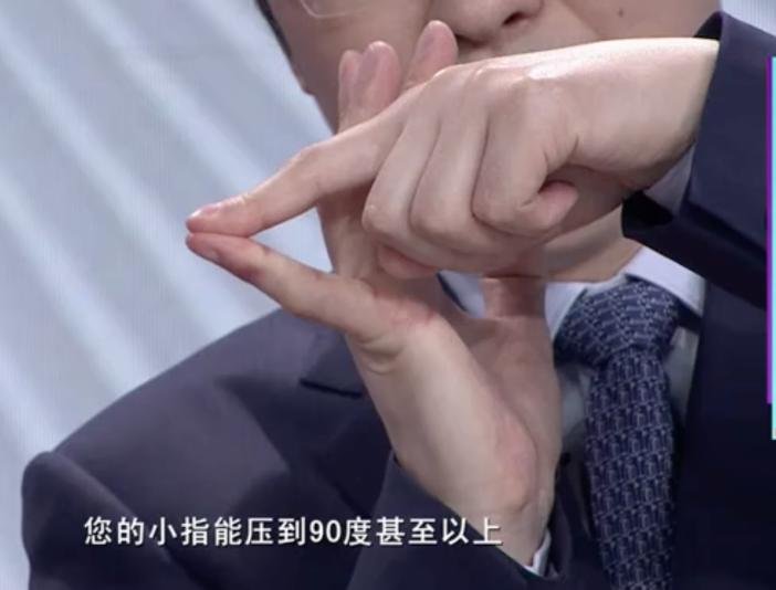 怎么选择适合自己脚型的鞋,怎样选一款适合自己脚型的鞋