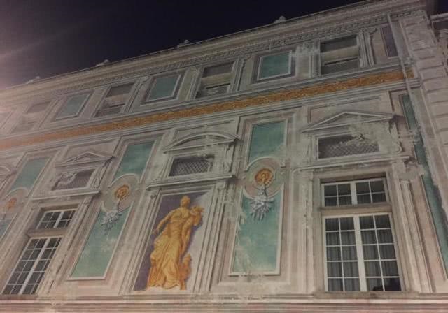 世界上最迷惑的国家:墙上画假窗户分不清真假,原因只是为*税逃**