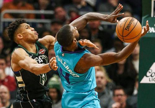 篮球之神乔丹错失状元榜眼,被母亲无情抛弃