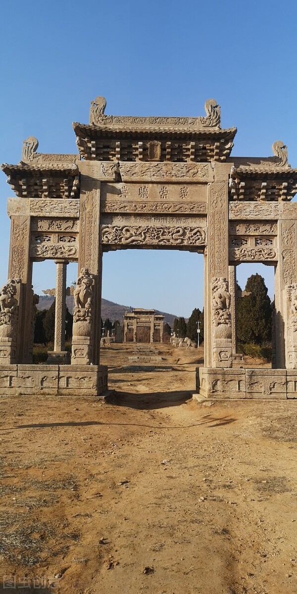 *安泰**金牛山下明代兵刑两部尚书萧大亨墓地风水形胜及其绝嗣之谜