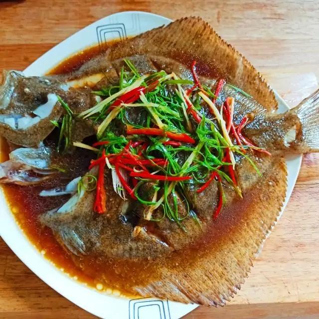 清蒸多宝鱼怎么鲜嫩好吃,清蒸多宝鱼的做法最正宗