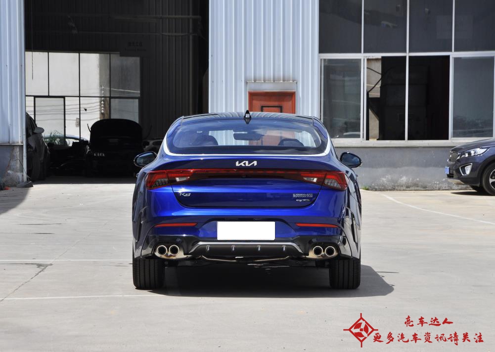 起亚k52021款380tgt-line焕新版内饰,11万公里的起亚k5还值得买吗