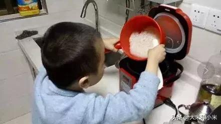 奇迹！不理人的自闭症儿子经她干预3年，变身“小暖男”