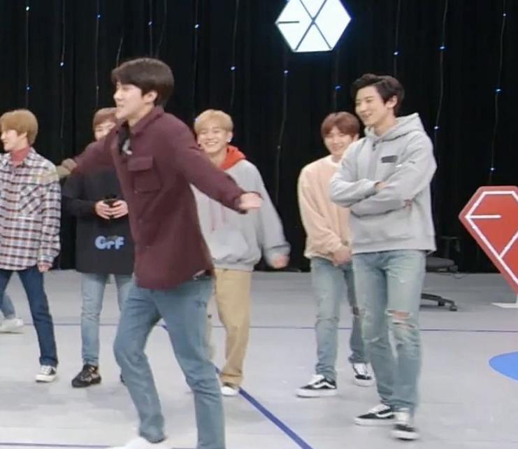 吴世勋对都暻秀撒娇,吴世勋ins里的金俊勉