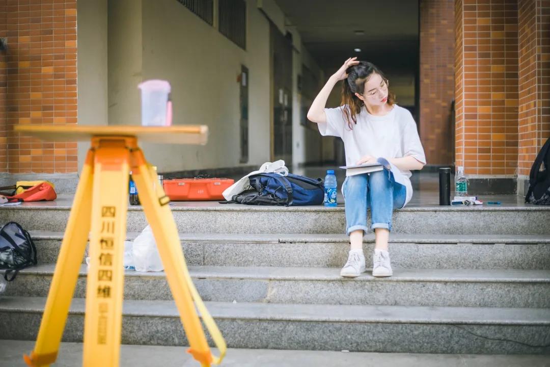 大专女孩不升本怎么办,大专没有学籍能专升本吗