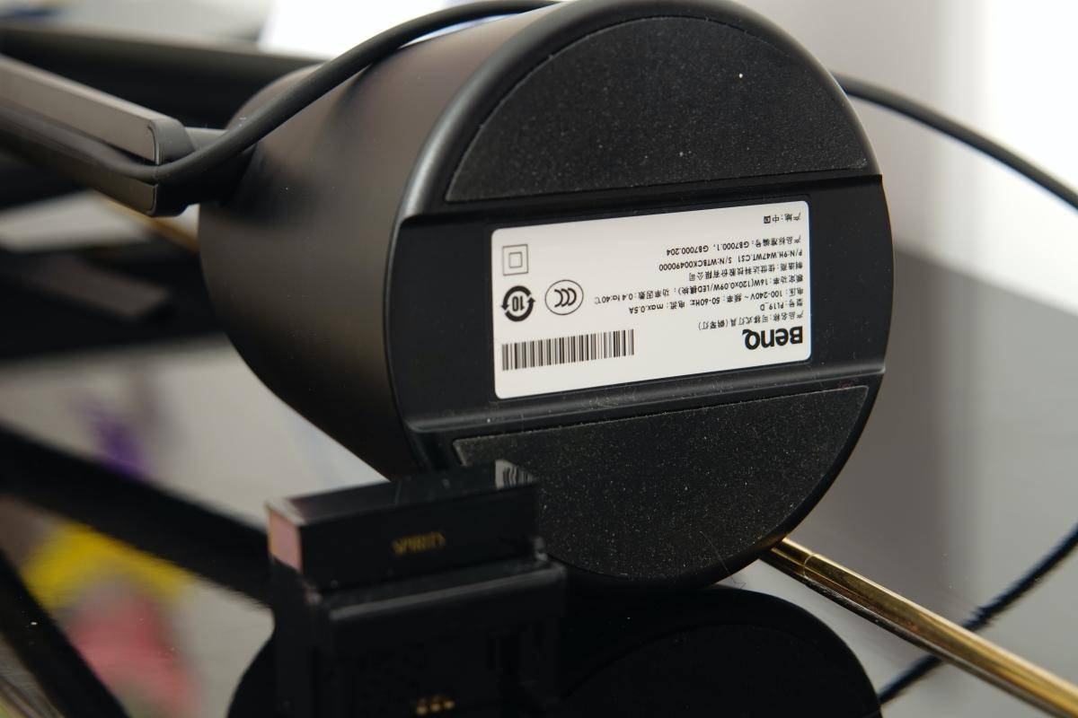 练习钢琴光线不足会伤眼,实测“明基专业钢琴灯”