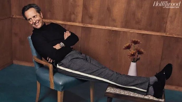 西尔莎罗南获金球奖,文娱有料