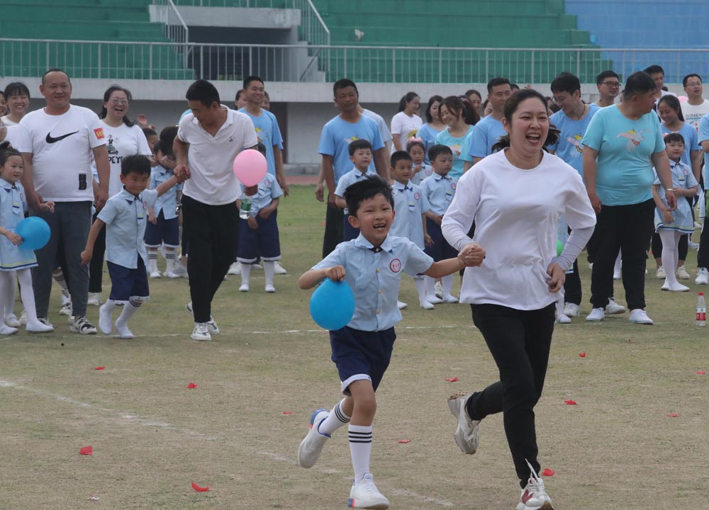 庆六一少儿篮球比赛洛阳,庆六一幼儿园亲子运动会报道
