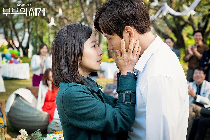 金喜爱《夫妻的世界》狐媚小三、渣男腥夫,这几点让人满肚子火!