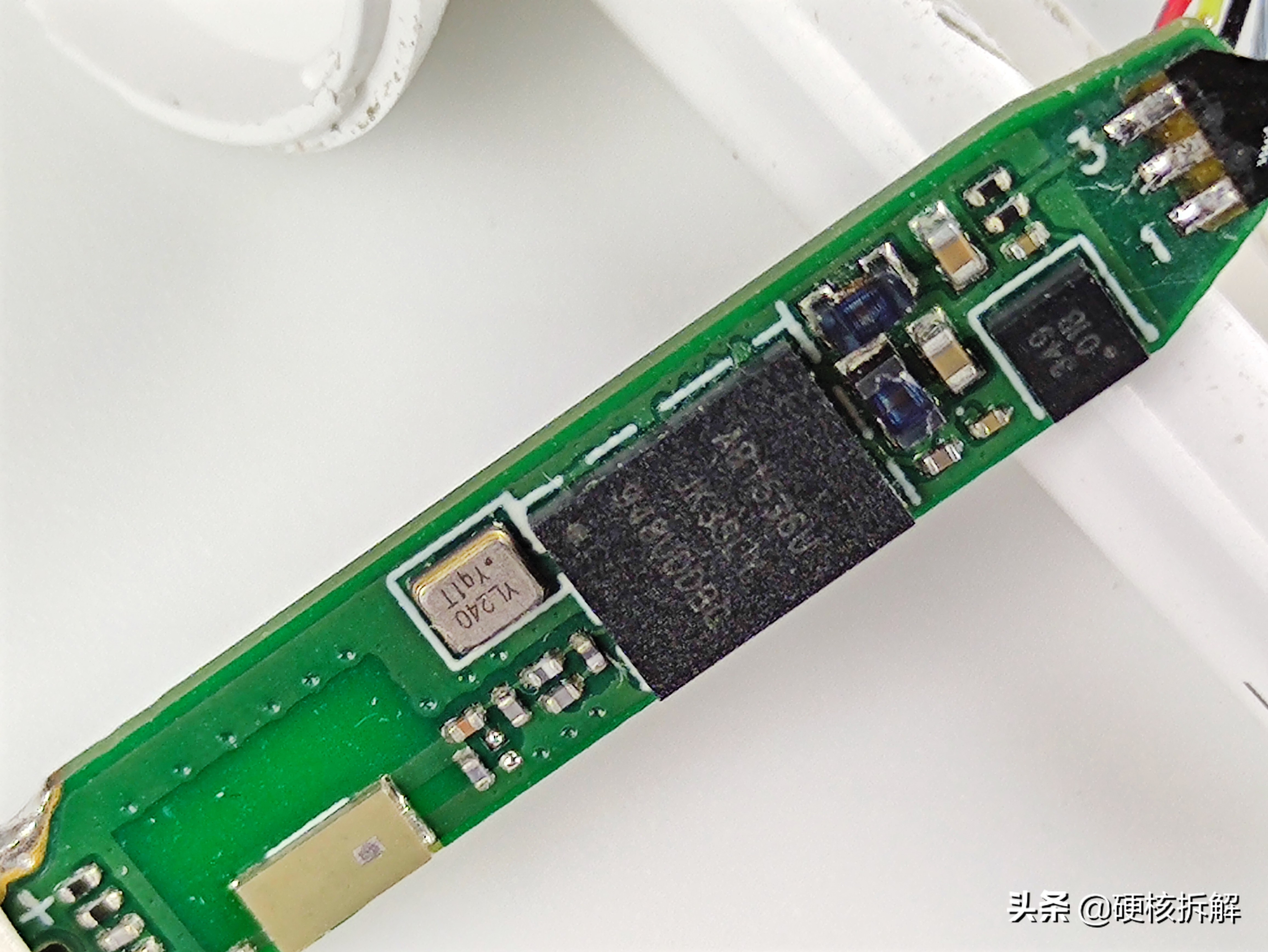苹果耳机拆盒真假辨别airpods三代,华强北airpodspro耳机和正品对比