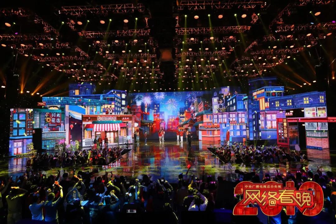 央视春晚温情与科技共融,央视春晚展现中国创新发展
