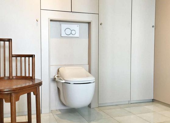 卫生间悬挂式马桶靠墙效果图,卫生间马桶上方怎么装修最合适