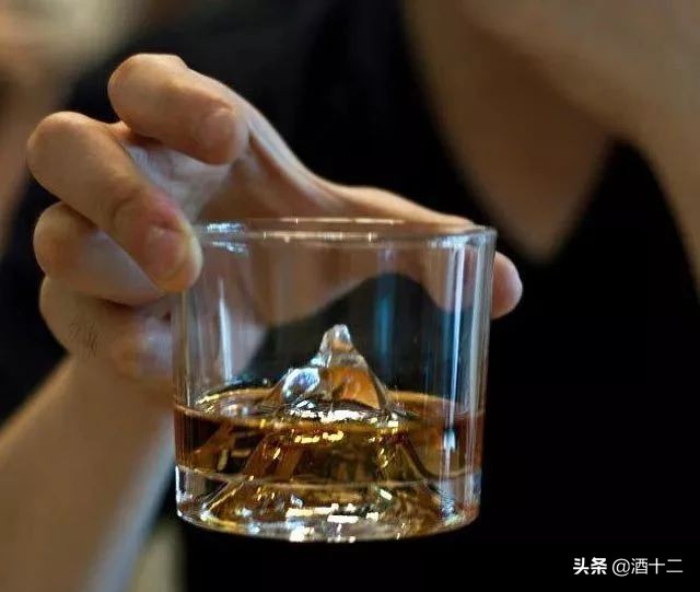 威士忌起源和发展史动画,传统威士忌玻璃杯