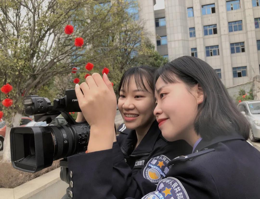 绽放在来宾公安宣传战线的“警花”——宣传科辅警陈年丹