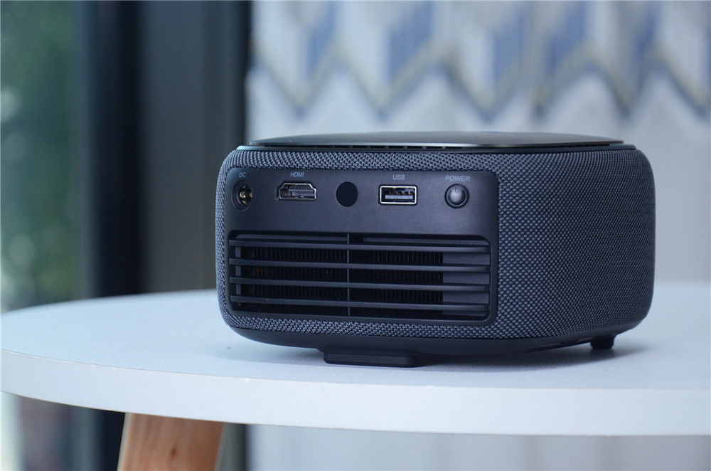 把家用投影仪放到电影院里投影,微果投影仪家用