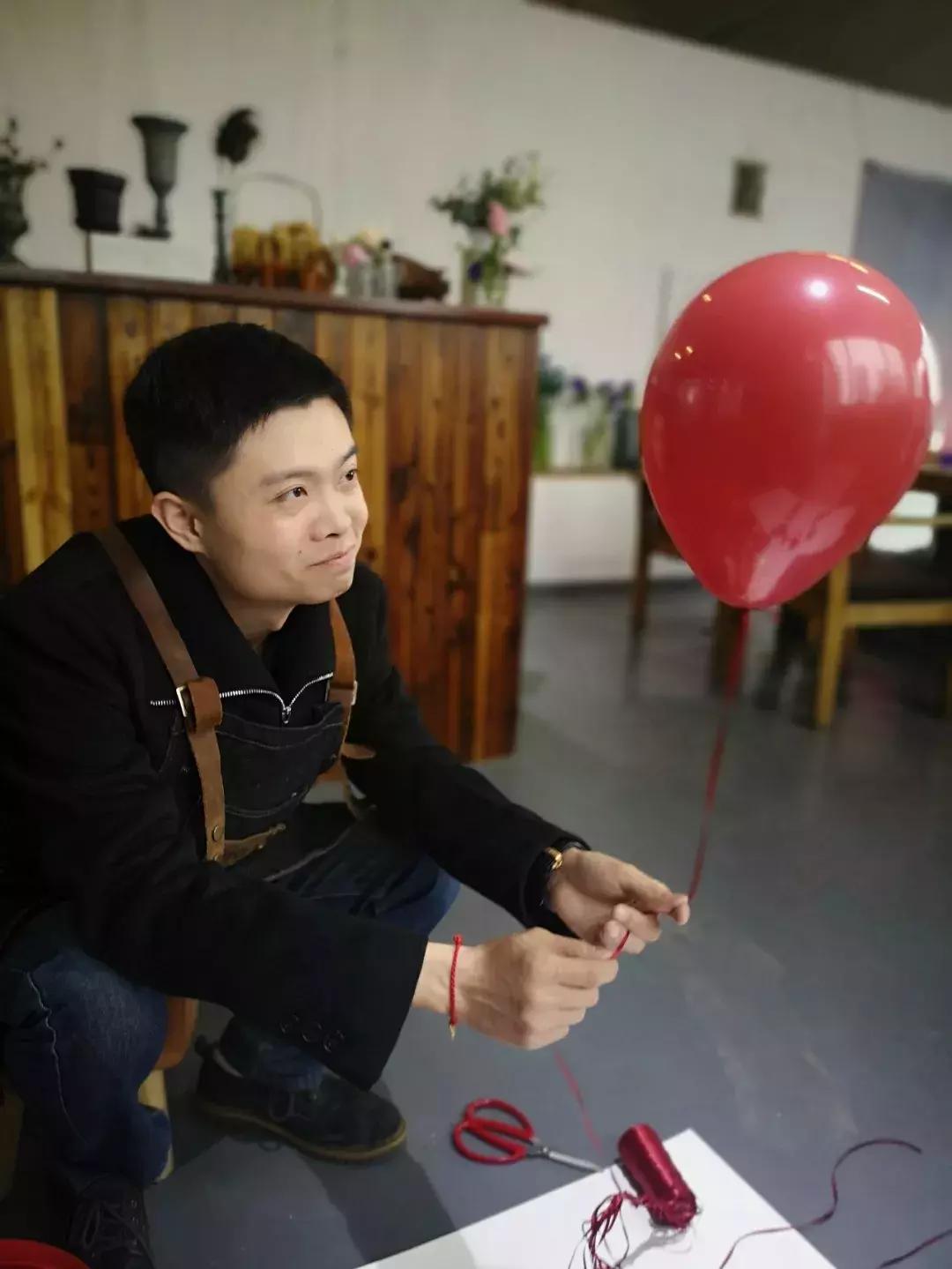 撒花小哥哥视频,撒花小哥哥