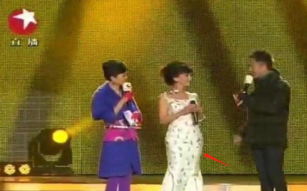 叶童和赵雅芝30年演唱会一同鞠躬,赵雅芝入驻抖音叶童留言