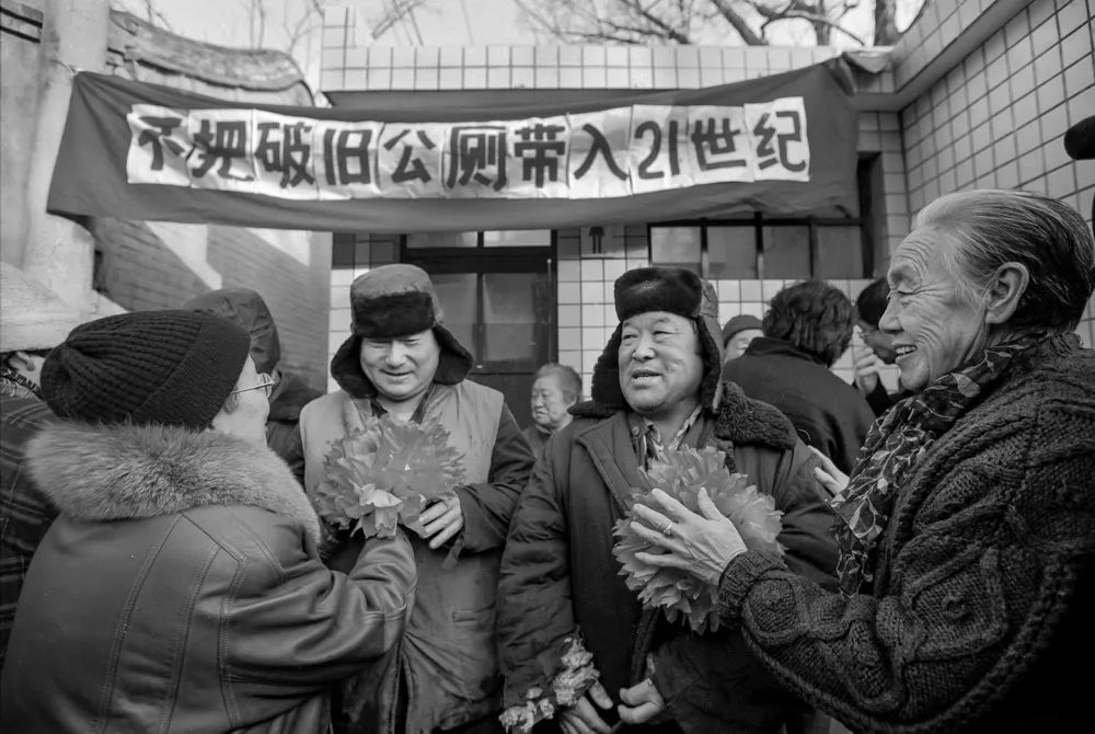 濂虫憚褰卞笀鍚村己涓汉鐓х墖,濂虫憚褰卞笀鍚村己