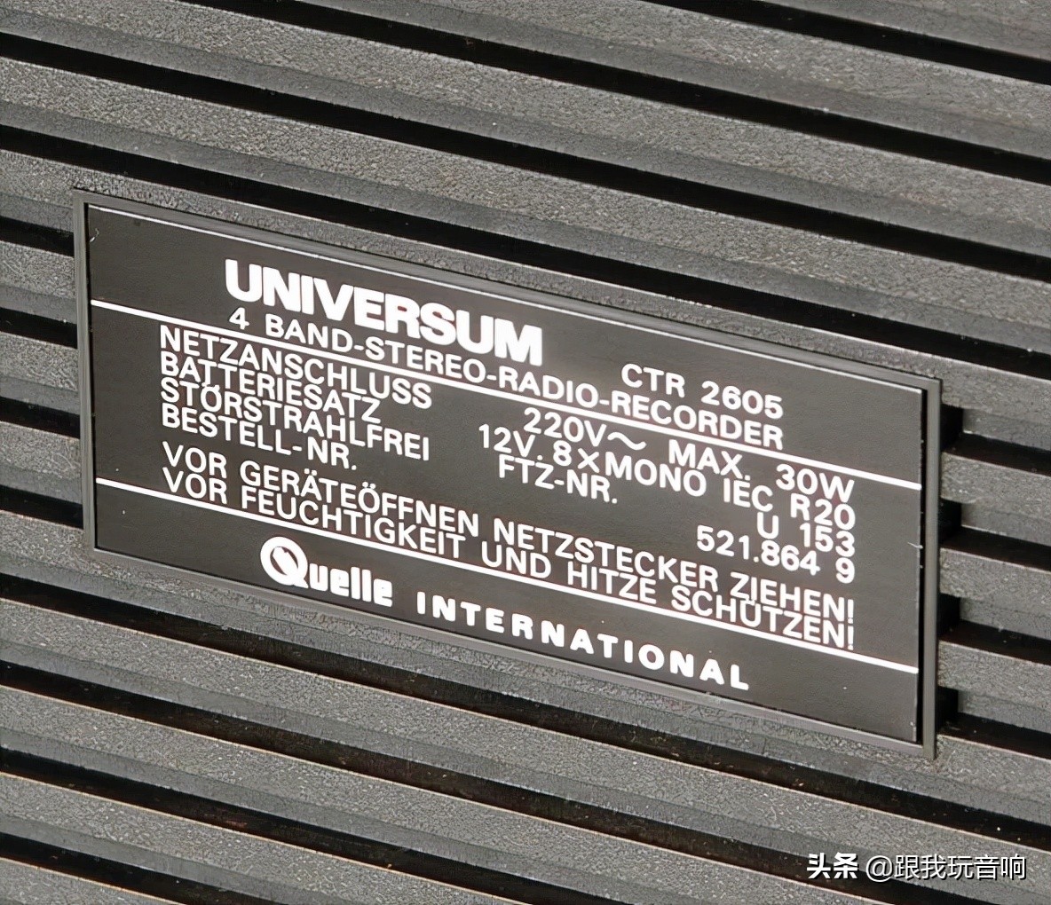 这是一款德国进口UniversumCTR2605便携式音响收音机录音机