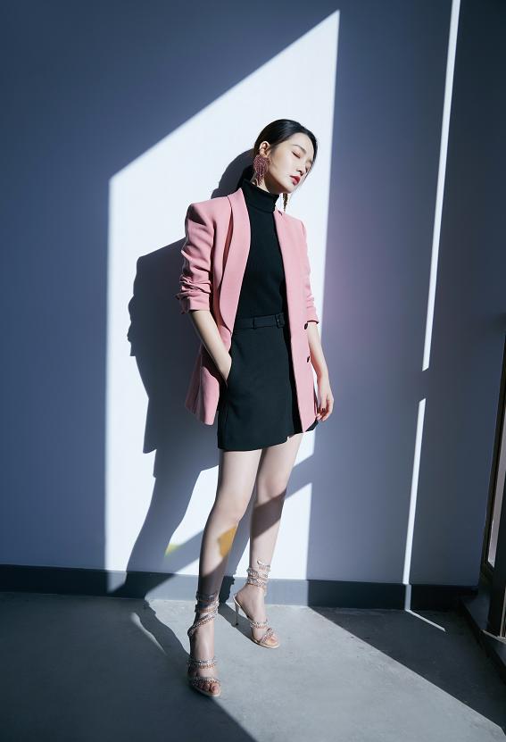 李沁红毯私服穿搭,李沁穿白色蕾丝裙美出新高度