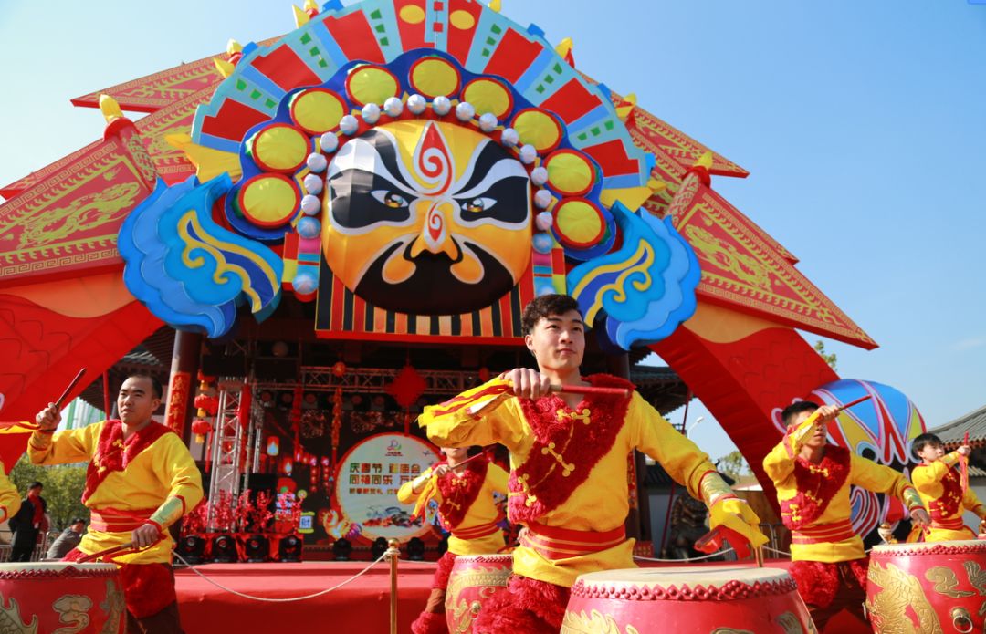 为了集五福,我用女朋友的口红写了个“福”字