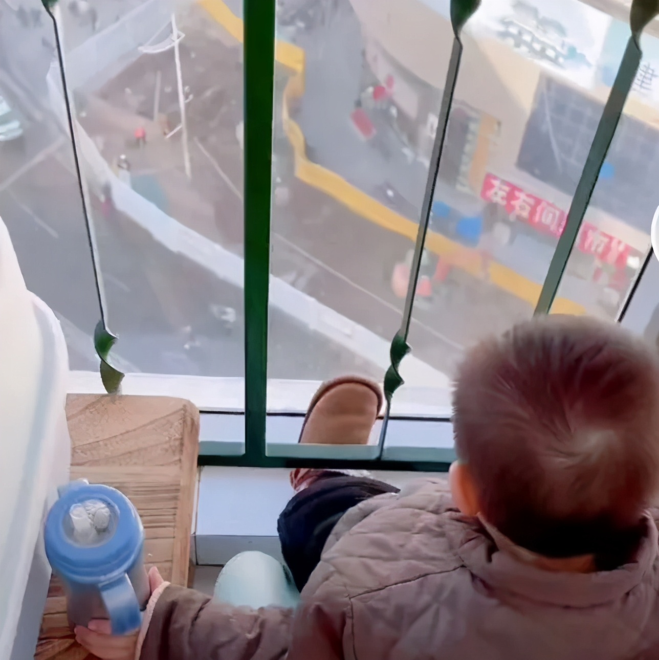 痴迷挖掘机的小男孩,为什么小男孩都喜欢挖掘机