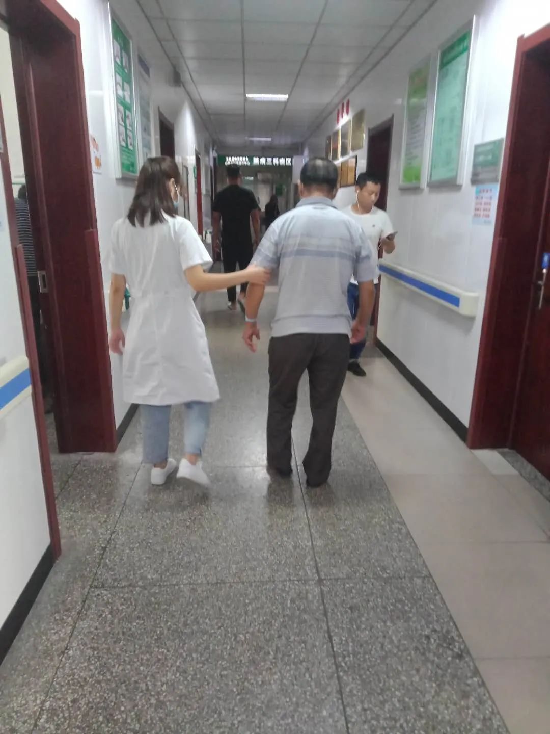 偏瘫患者手脚分离的锻炼方法,脑出血左手偏瘫如何自己锻炼