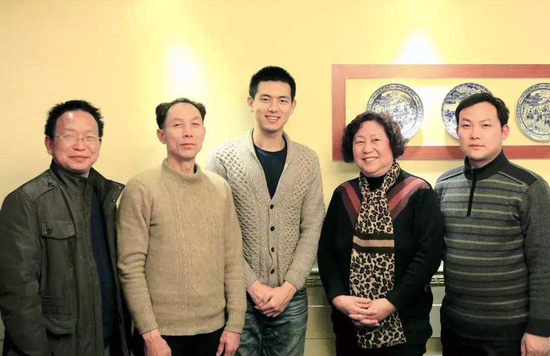 从“荆州胖子”到现男友，李现，凭什么火