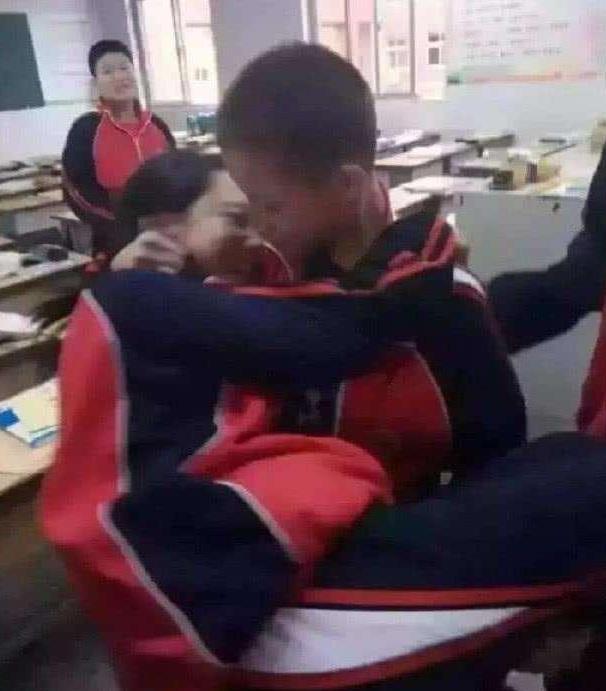 班主任早恋的最佳处理方法,班主任发现学生早恋了怎么办