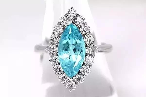 碧玺和水晶有什么区别,碧玺是水晶吗里面有瑕疵是真的吗