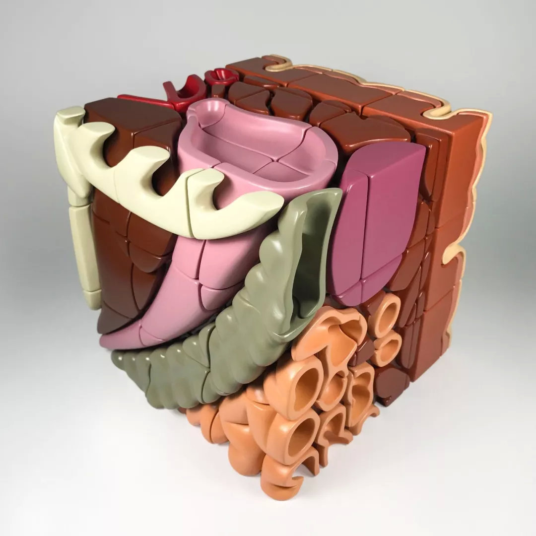 他肢解卡通人物，不但没毁童年，还倍受追捧