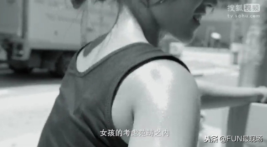 最性感的香港搬运工，扛180斤重物，月薪1万8，租5平米房