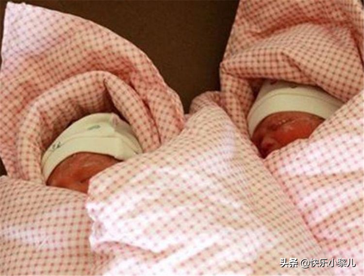 产妇生下“龙凤胎”，一旁家人正乐开花，医生泼冷水：不是双胞胎