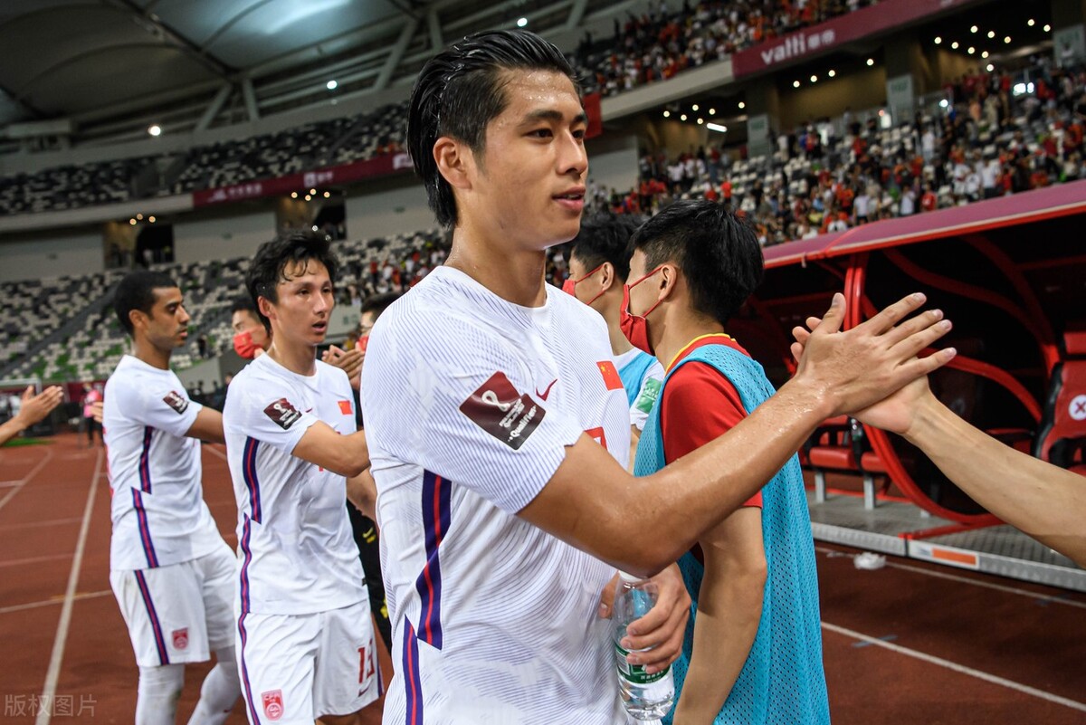 国足张玉宁发型,张玉宁发型