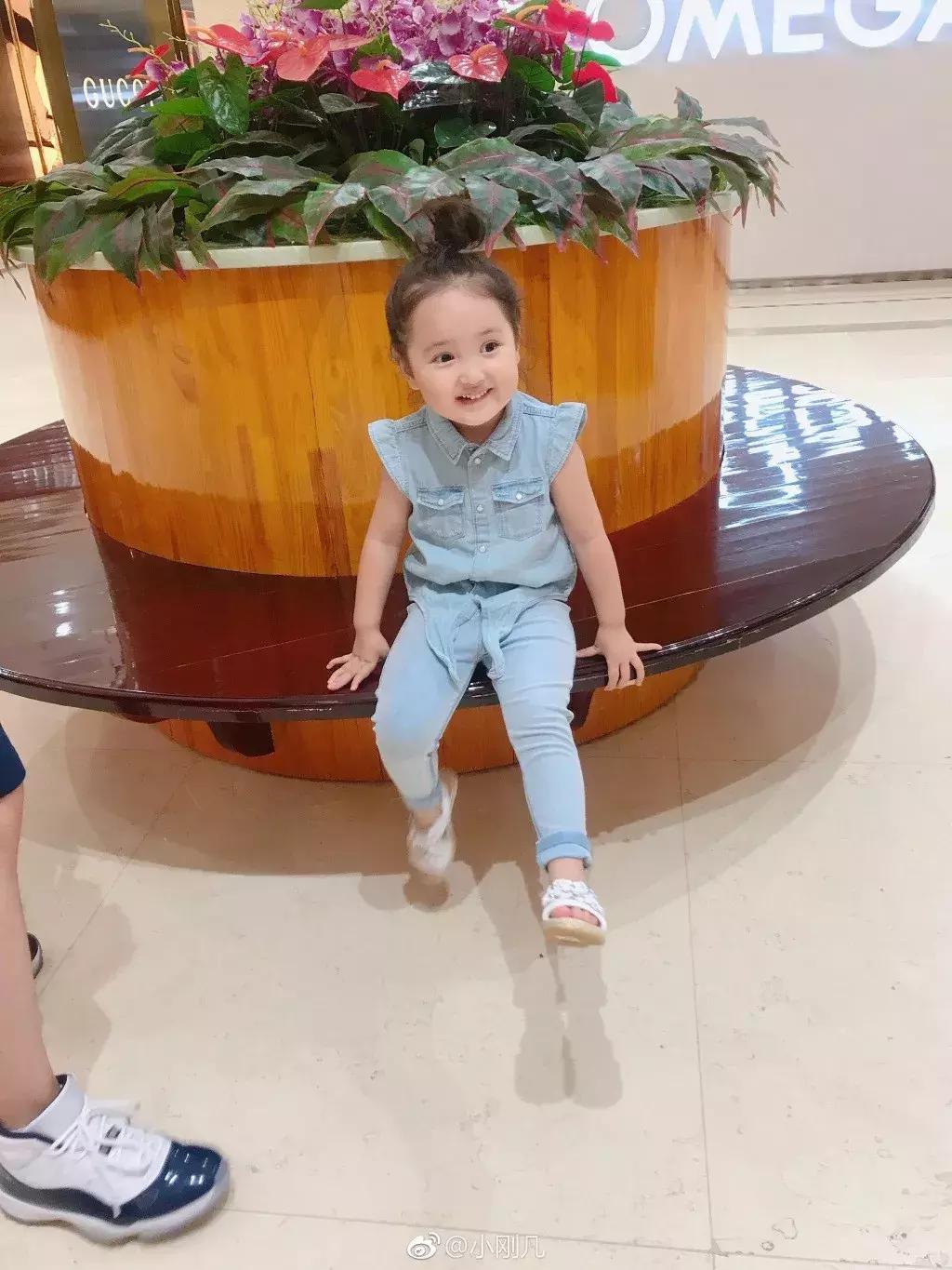 谢飞机随身携带的小绿包,谢飞机表情包视频