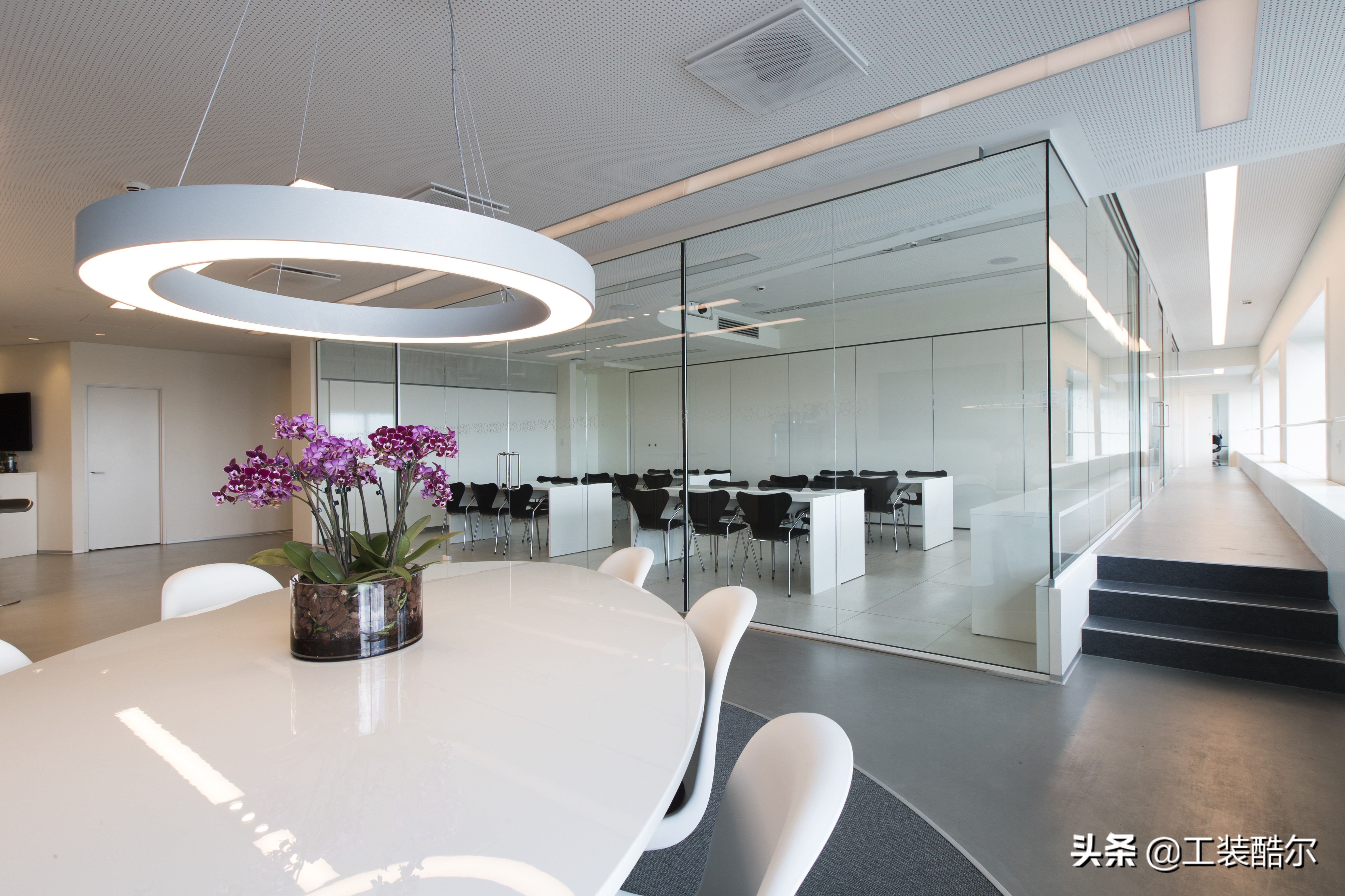 欧莱雅loreal嗨企专卖店橱窗,巴黎欧莱雅loreal