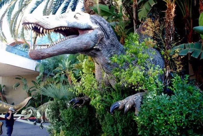 寻找侏罗纪世界中的火山岛，和“驯龙高手”一起拯救史前小短手！