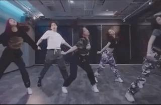 汪峰女儿小苹果跳舞视频,汪峰大女儿露脐热舞